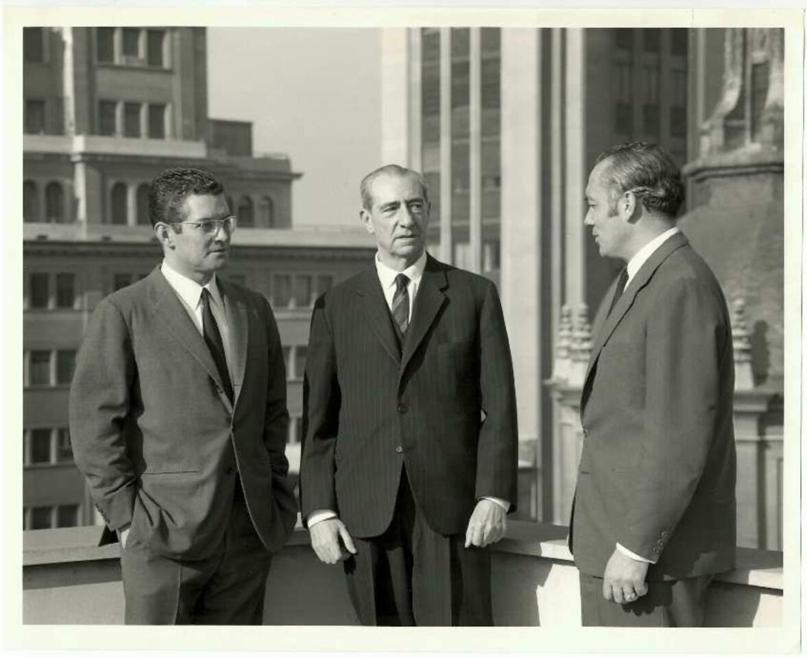 Fotograf&iacute;a de Javier y Luis Valls-Taberner con Fernando Camacho [Documento]