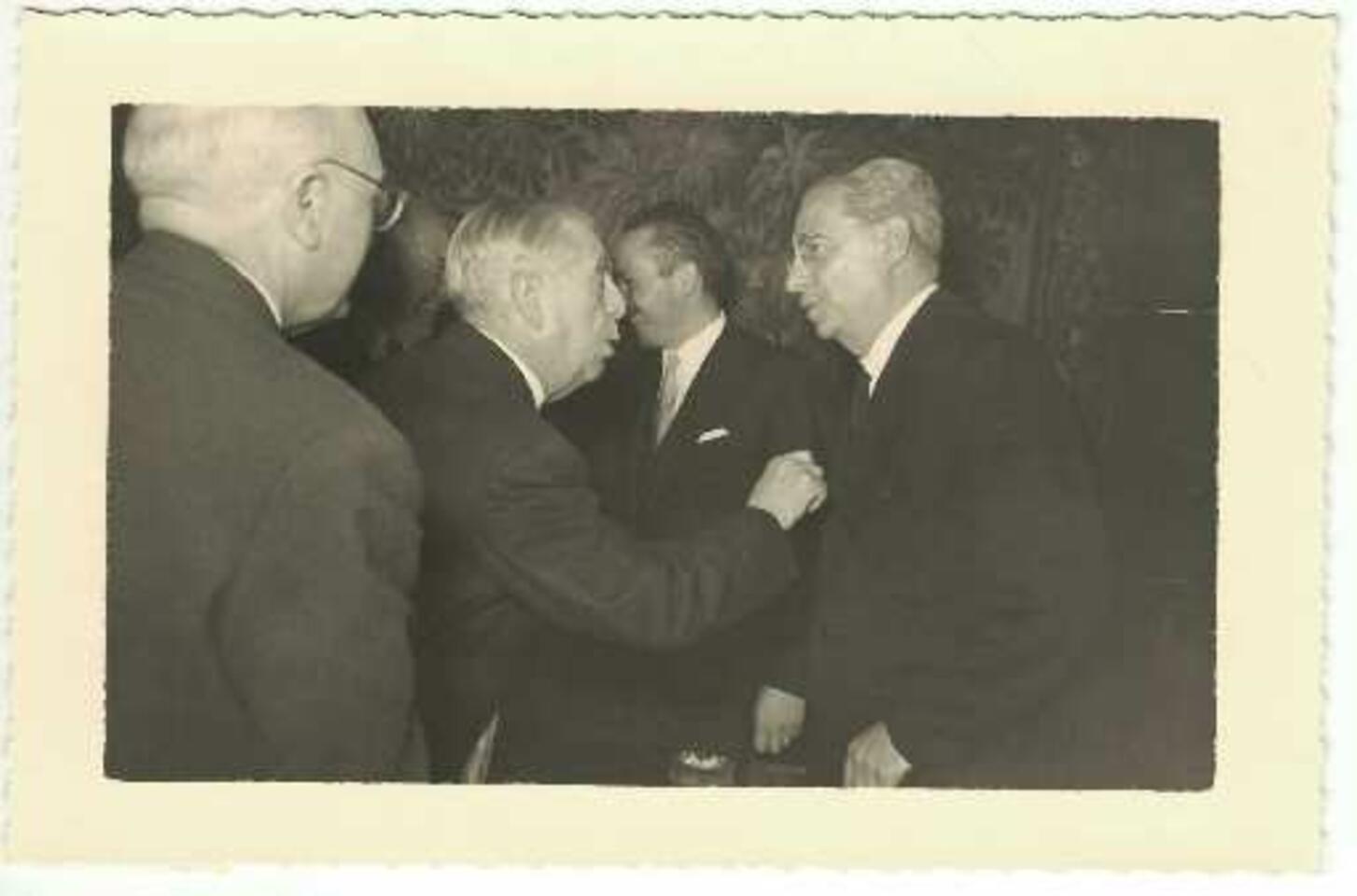 Fotograf&iacute;a de Luis Valls-Taberner con Emilio Gonz&aacute;lez-Llana y Fernando Camacho [Documento]